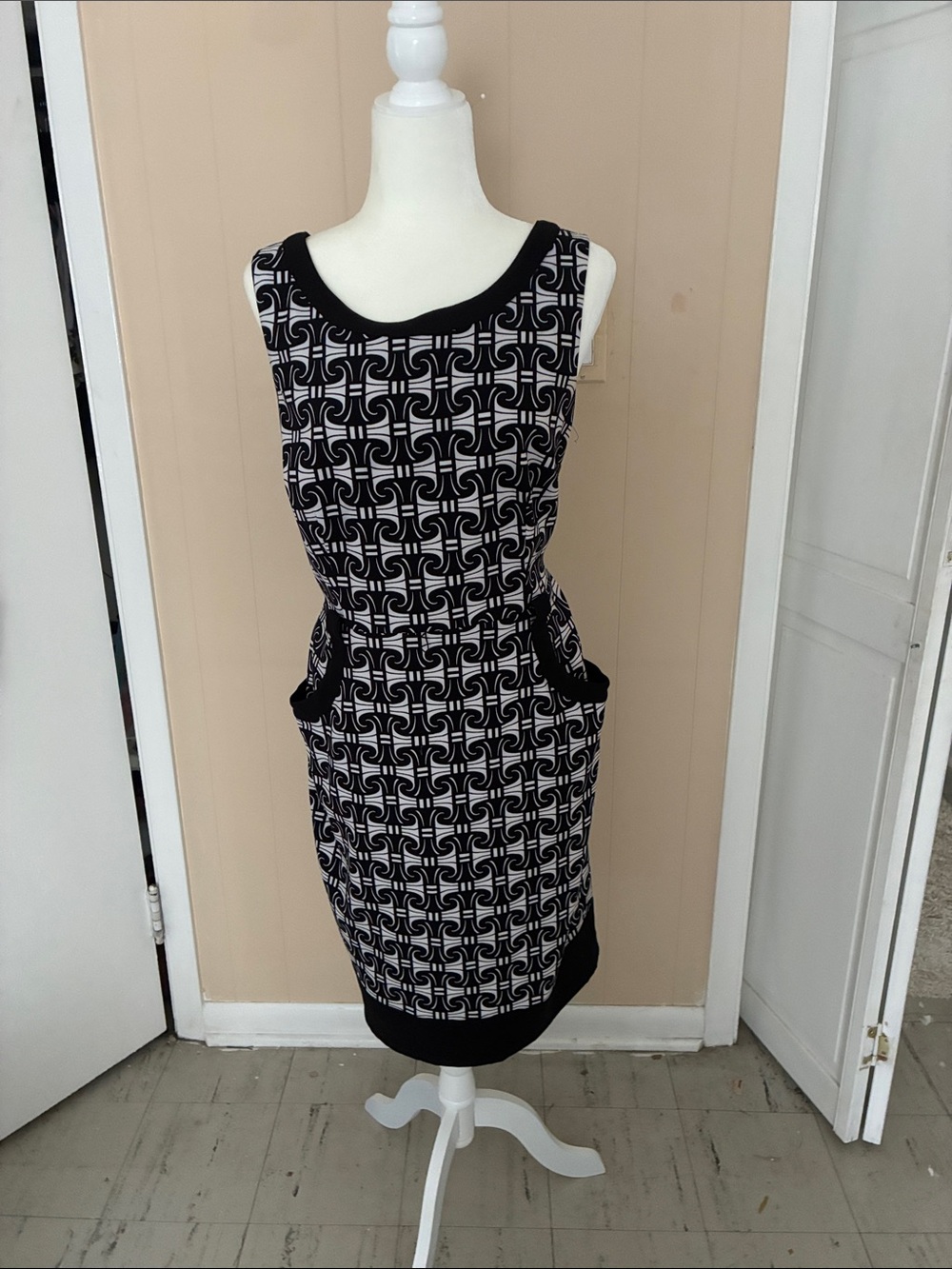 Emily Rose Black & White Geometric Sleeveless Midi Dress